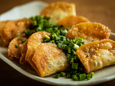 【オープニングスタッフ募集】⾁汁⽔餃⼦専⾨店のホールスタッフ・キッチンスタッフ／ ✨ アルバイト・パート募集 ✨ 週1⽇〜、1⽇2h〜◎WワークOK