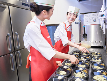 お弁当屋さんの接客・調理★美味しいお弁当が半額で食べられる食事補助有！学生さん大歓迎！大手企業だから待遇もバッチリ！短時間、短日数勤務もOK！