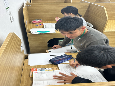 個別指導塾での学習指導　週1日OK　服装自由　研修充実　シフト変更にも柔軟に対応