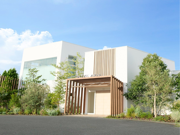 <車通勤OK！>未経験から始めた大学生・専門学生多数活躍中！友達同士の応募もOK◎土日祝・週1日4h～でシフト相談がしやすい♪