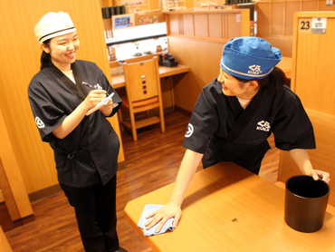 無添くら寿司　京都寺町通店　フロア・キッチンスタッフ大募集　週2日～1日3時間～シフト応相談　1月下旬オープンのお店で一緒に働きませんか！