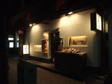 【銀座のおでん屋さん】大学生活と両立OK！落ち着いた和モダン空間で接客マナーも身につく♪未経験歓迎、高時給＆柔軟シフトで安心。楽しい仲間と一緒に働きませんか？