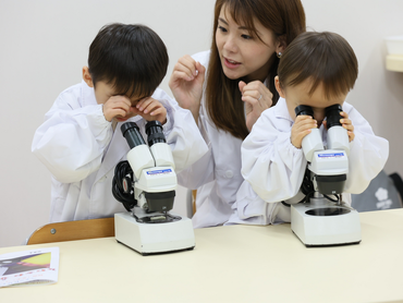 ベネッセ サイエンス教室 用賀教室　実習アシスタント大募集！子どもの学びのサポートをお願いします！　週1日、１日１コマから勤務OK！私服勤務◎