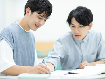 ＼週1・未経験OK！授業と両立◎／【不登校・発達障害・高校中退の生徒】学び直しと心をサポートする塾講師募集！