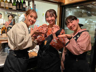★表参道駅近★学生アルバイト在籍30名以上!! 芸能人、大手企業重役、御用達のお店♪ 週2日~/1日3h~OK。歴代アルバイトは皆学生の為、融通(ネイルOK)効きます☆就活に役立つOB訪問も可能!!