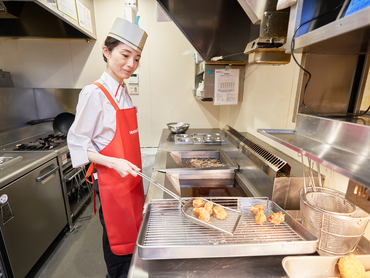 お弁当屋さんの接客・調理★美味しいお弁当が半額で食べられる食事補助有！学生さん大歓迎！大手企業だから待遇もバッチリ！短時間、短日数勤務もOK！