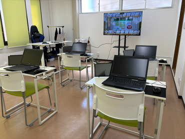 【未経験歓迎】小学生向けプログラミングスクール運用スタッフ／オープニング募集！土日限定、週1から！大学生活躍中！