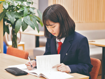 私服OK!!カフェみたいな空間で自分の経験を活かしてアドバイス!