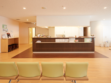 交通費全額支給！学校帰りに働ける♪　栄から徒歩1分。クリニックでの受付応対