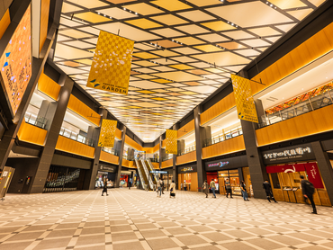 【羽田空港直結】商業施設のインフォメーション受付スタッフ／週3日・1日4時間～勤務OK　～特別な体験が待つ、国際的な職場～