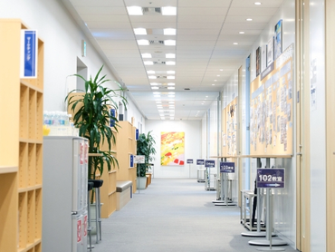 【ガクチカでアピールできる！】新大阪駅直結♪ビジネススクールの授業準備（簡単な教室清掃・印刷準備)【大阪で週1,2日～】