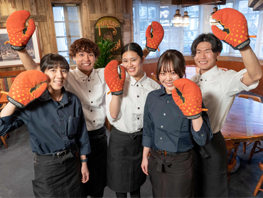 ★シーフードレストランの接客スタッフ★履歴書不要／週2日～／土日祝は時給1270円～／未経験大歓迎で友達との応募もOK！ネイル◎絶品まかないアリ♪