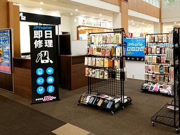 希望シフト制♪～髪色・髪型自由・ピアスOK～スマホ修理の受付や案内業務｜未経験者歓迎☆