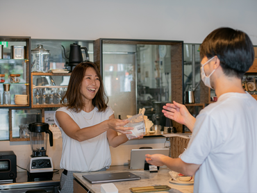 【TVなどでも話題の新施設】チーズが好きな店舗スタッフ募集！★1日3時間～OK★