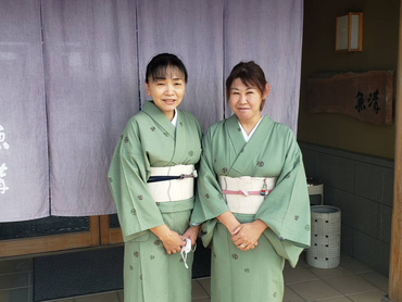 日本料理店の宴会準備・片付け・配膳　週2～3日勤務（4時間程度）　土・日・祝日勤務できる方優遇　食事付き　交通費支給