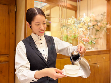 ＼オープニングスタッフ大募集！／未経験&初バイト歓迎！土日祝・週1日4h～OKで学業やサークルと両立しやすい◎8月オープンの結婚式場でサービスのお仕事♪大学&専門学生多数活躍中！コミュ力・マナーが身に付き将来役に立つ！
