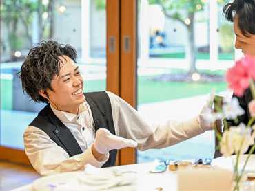 ＼オープニングスタッフ大募集！／未経験&初バイト歓迎！土日祝・週1日4h～OKで学業やサークルと両立しやすい◎8月オープンの結婚式場でサービスのお仕事♪大学&専門学生多数活躍中！コミュ力・マナーが身に付き将来役に立つ！