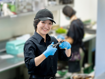 ★シーフードレストランの調理スタッフ★履歴書不要／週2日～／土日祝は時給1270円～／未経験大歓迎で友達との応募もOK！ネイル◎絶品まかないアリ♪