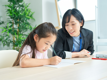 ＼未経験OK！週1・短時間で授業と両立◎／【不登校・発達障害・高校中退の生徒】学び直しと心をサポートする塾講師募集！