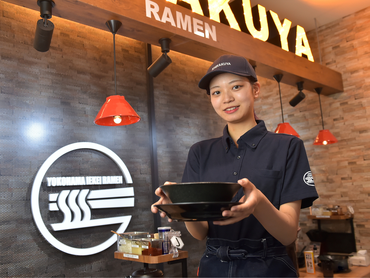 【週2日　1日3時間から！】まかないあり！駅チカで働く家系ラーメン店のホールスタッフ