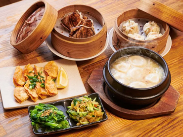 【オープニングスタッフ募集】⾁汁⽔餃⼦専⾨店のホールスタッフ・キッチンスタッフ／ ✨ アルバイト・パート募集 ✨ 週1⽇〜、1⽇2h〜◎WワークOK