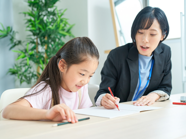 ＼週1・未経験OK！授業と両立◎／【不登校・発達障害・高校中退の生徒】学び直しと心をサポートする塾講師募集！