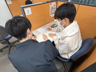 個別指導の学生講師募集中！　大学1年生も歓迎♪私服で勤務OK♪週1日からでもOK♪最初は丁寧に研修して得意な科目からスタート♪　