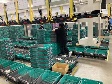 ☆コンビニ商品の仕分け☆　２週間ごとのシフト制になっている為、学校行事やプライベートとの両立もしやすい！全員未経験スタート！