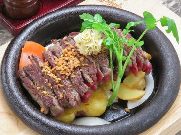 土日祝は時給80円UP！おいしいお肉の賄いが嬉しい♪｜宮崎ステーキハウス霧峰 八王子店