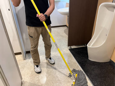 【高時給1,428~1,571円相当】シフトを事前に申請できるから学業との両立◎　ビルや店舗・オフィスの定期清掃☆週１～★土日給与UP