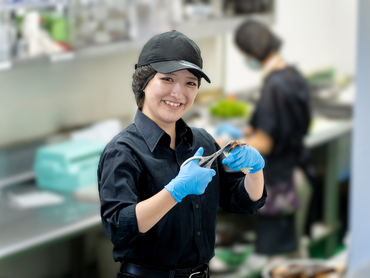 ★シーフードレストランの調理スタッフ★履歴書不要／週2日～／土日祝は時給1280円～／未経験大歓迎で友達との応募もOK！ネイル◎絶品まかないアリ♪