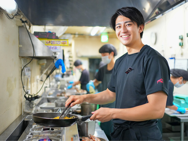 ★シーフードレストランの調理スタッフ★履歴書不要でオンライン面接◎週2日～／土日祝は時給1300円～／友達との応募大歓迎！髪色ネイルもOK！絶品まかないアリ♪