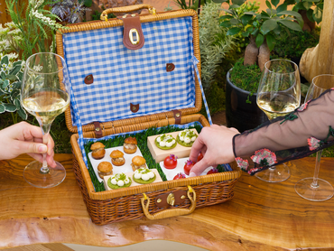 【ウエディング・ブライダル・レストランstaff】未経験＆大学生活躍中。週１日OK。高級レストランでのハウスウエディング。