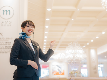 【結婚式場のコンシェルジュ】時給1200円〜アルバイトデビュー、未経験、友人同士の応募大歓迎★出勤するだけでワクワクするヨーロッパの街並みが広がる結婚式場でコンシェルジュの仕事♪