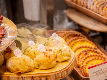 1回生も4回生も歓迎♪マニュアル完備／駅チカ1分／週2〜◎シフト申請2週間ごと【PAUL BOCUSE　大丸百貨店　梅田店】#一人暮らし必見