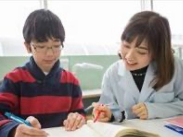 【時給1500円～、有給休暇あり】明大前徒歩1分！◆週1日からOK！◆未経験者大歓迎！◆明大生歓迎！◆祝い金2万円！◆履歴書不要◆サビ残なしでタイパ抜群！