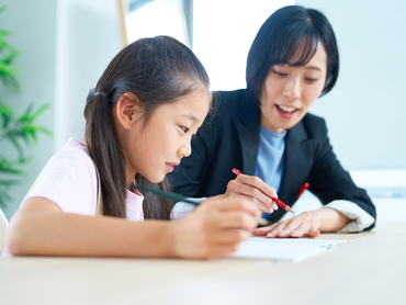 ＼週1・未経験OK！授業と両立◎／【不登校・発達障害・高校中退の生徒】学び直しと心をサポートする塾講師募集！