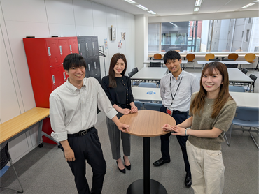 <伏見駅1分>過去10名以上が大手企業へ就職！就活で活かせる“コミュ力”が身につく！週3〜OK！授業・サークル両立◎困ったらすぐ相談できる環境！同年代も多数在籍☆