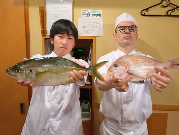 ★留学生歓迎★中目黒徒歩２分！無料の食事付！「寿司と鮮魚　魚いち」　ホールスタッフ募集！