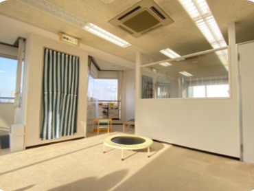 急募【名古屋市東区・駅近】一人ひとりのニーズに合わせた個別療育。子どもたちの「できる」を一緒に増やす指導員さんを募集します！