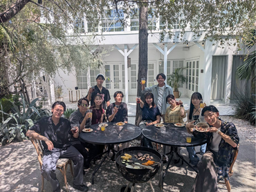 結婚式を一緒に創り上げましょう　ブライダルサービススタッフ　週1日～土日のみOK　未経験者歓迎　初アルバイト歓迎　同年代が多いので馴染みやすい　ガクチカ！就活でも評判いいですよ