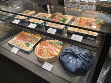 【11/25~1/3の短期お歳暮販売スタッフ】伊勢丹新宿店でデパ地下の食品販売スタッフ／新宿三丁目駅スグ！週3日～・1日4h～シフトは相談OK！