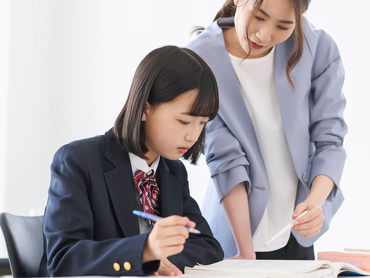 ＼週1・未経験OK！授業と両立◎／不登校・うつ・発達特性のある生徒への個別指導講師を募集