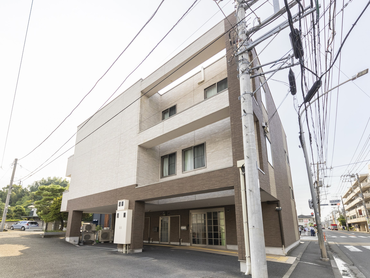 【居住系福祉サービスのお仕事★交通費支給☆戸塚駅よりバス乗車し「上矢部」下車　徒歩1分、オーケーストア左隣★１階はカフェ☆バイク自転車通勤OK】☆土・日の募集★９：００～１２：００の３時間勤務です！