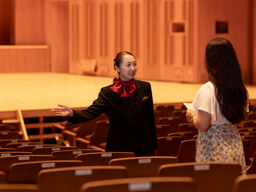 月8公演（1日2公演勤務の場合、月4日～OK!）【東京芸術劇場レセプショニスト（ホール・劇場のご案内係）】池袋駅すぐ|交通費支給|未経験OK|演劇・音楽好き歓迎◎