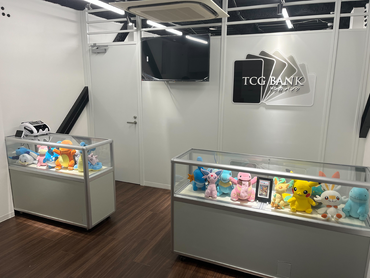 【未経験OK！】【1分単位でお給料お支払い！】【駅徒歩30秒！】ポケモンカード買取ショップのオープニングスタッフとして、受付/接客/買取査定/企画などをお願いします！