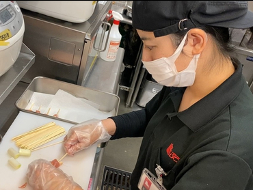 \髪色自由♪/ 週2日～歓迎！焼き鳥・からあげテイクアウト専門店の店舗スタッフ募集