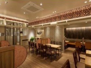 カジュアルなチャイニーズダイニングでホール接客・調理補助 #３時間／日〜OK #シフト提出2週間ごと #WワークOK #友達紹介制度 #社員割引き有