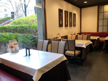 ＼初バイト・4年生歓迎／カジュアルな中華料理店でのホール・接客と調理補助 #３時間／日〜OK #シフト提出２週間ごと #WワークOK #社員割引き有