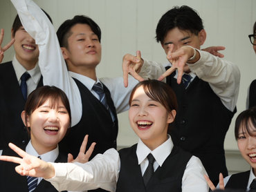 結婚式を一緒に創り上げましょう　ブライダルサービススタッフ　週1日～土日のみOK　未経験者歓迎　初アルバイト歓迎　同年代が多いので馴染みやすい　ガクチカ！就活でも評判いいですよ